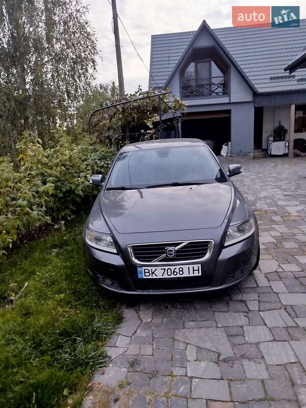2009 volvo v50