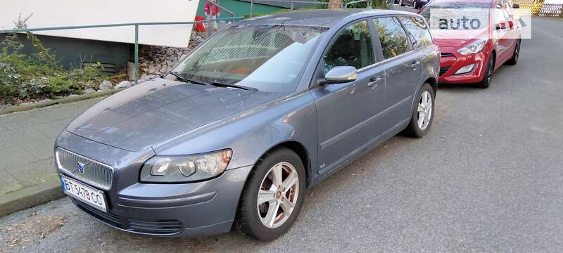 2005 volvo v50