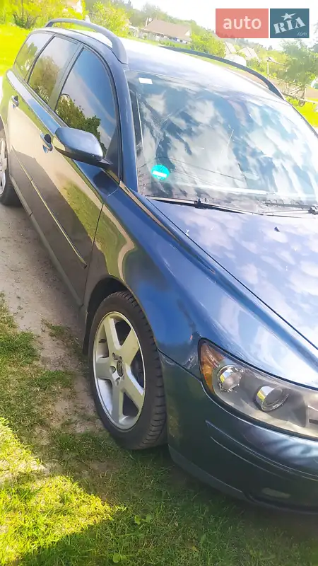 2005 volvo v50