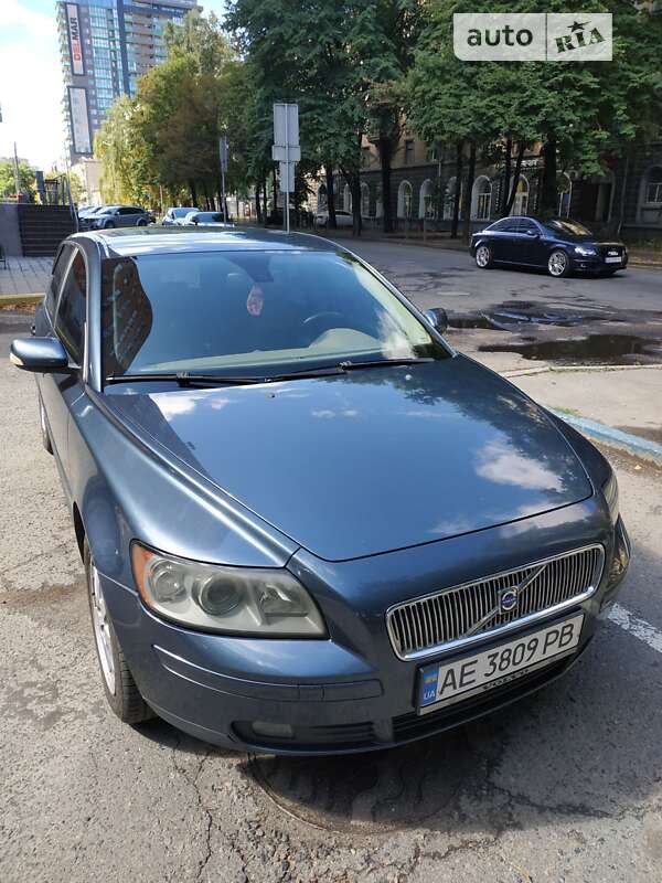 2005 volvo v50