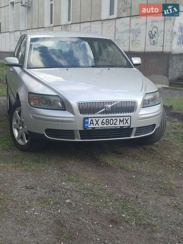 2005 volvo v50