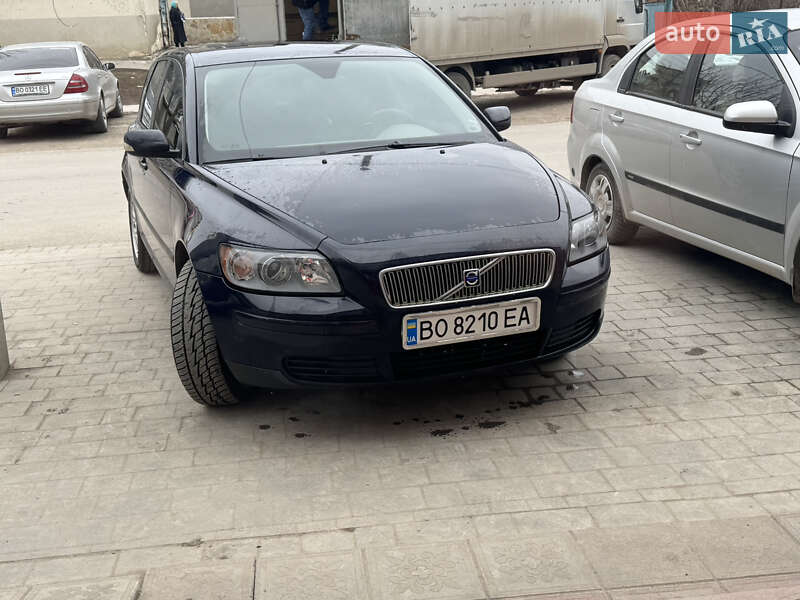 2005 volvo v50