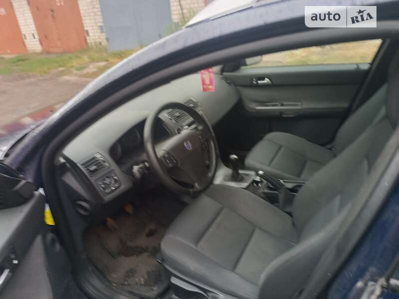 2005 volvo v50