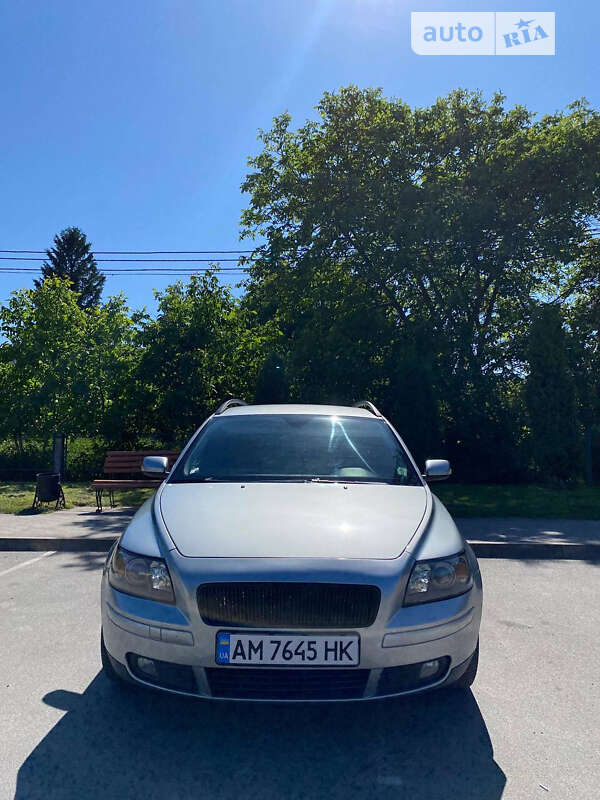 2005 volvo v50