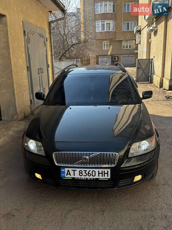 2005 volvo v50