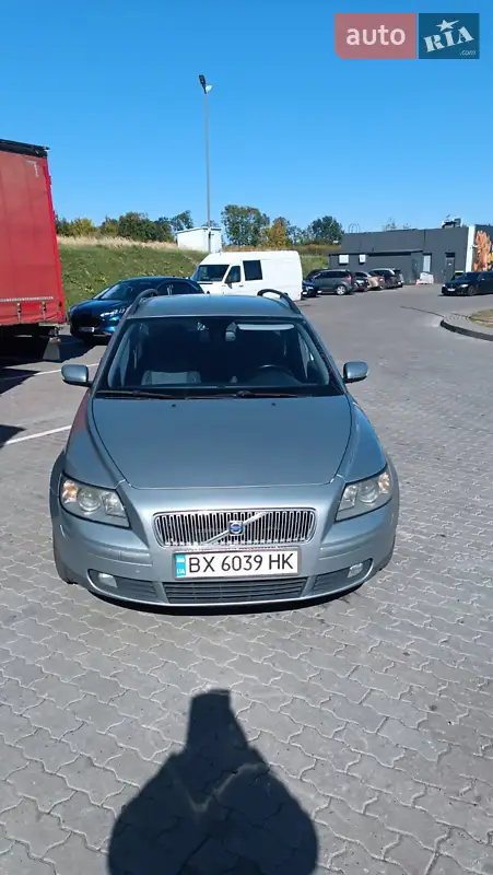 2005 volvo v50
