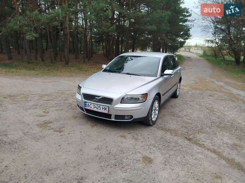 2005 volvo v50