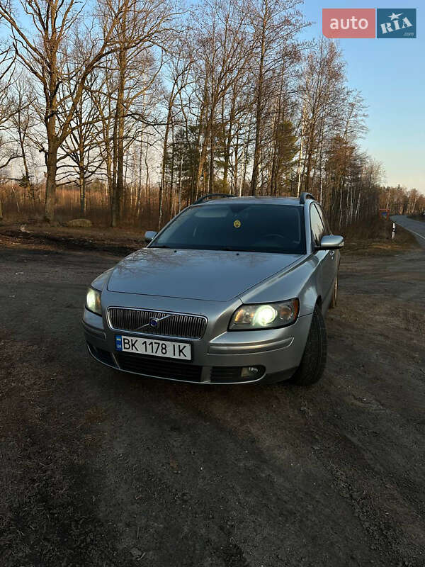 2005 volvo v50