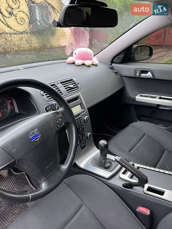 2009 volvo v50