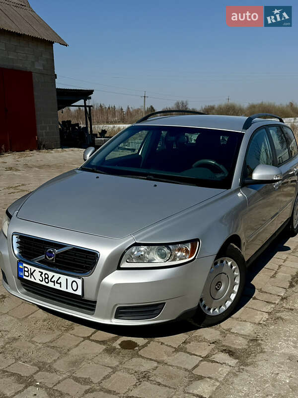 2009 volvo v50