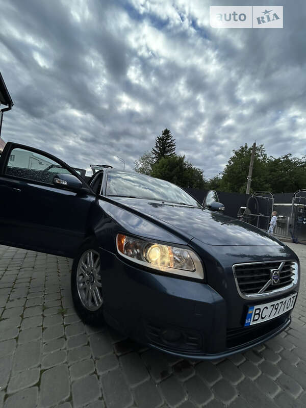 2009 volvo v50
