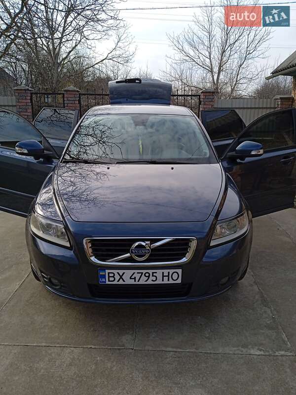 2011 volvo v50