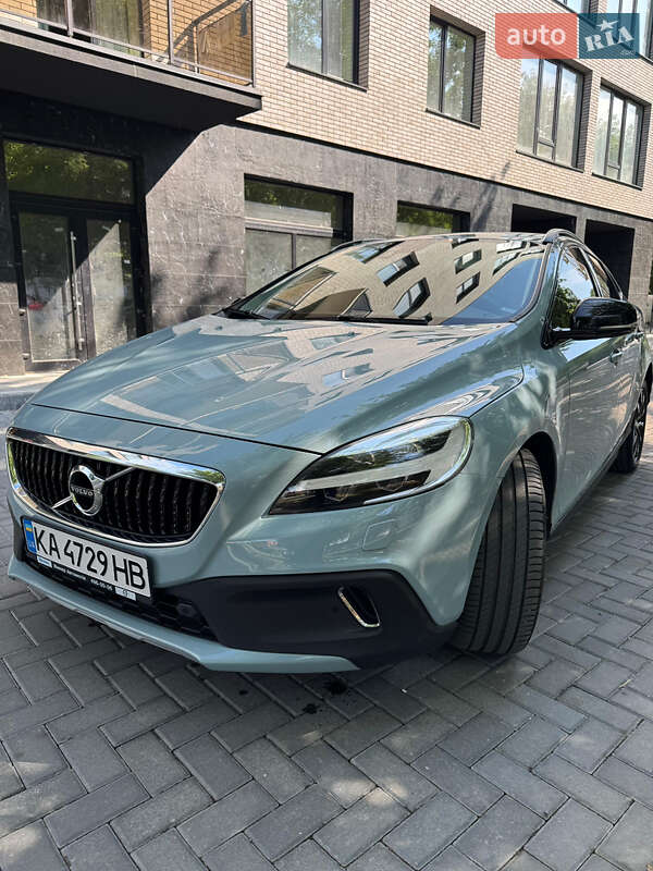 2019 volvo v40cc