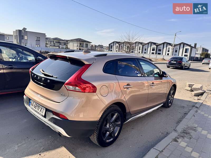 2013 volvo v40