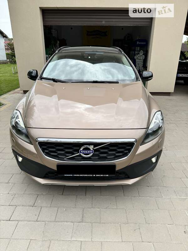 2015 volvo v40