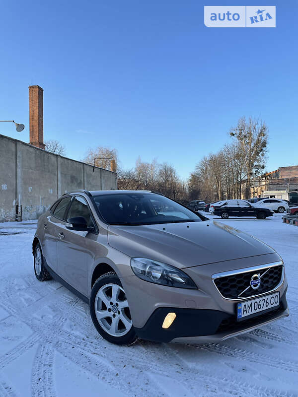 2014 volvo v40 cross country