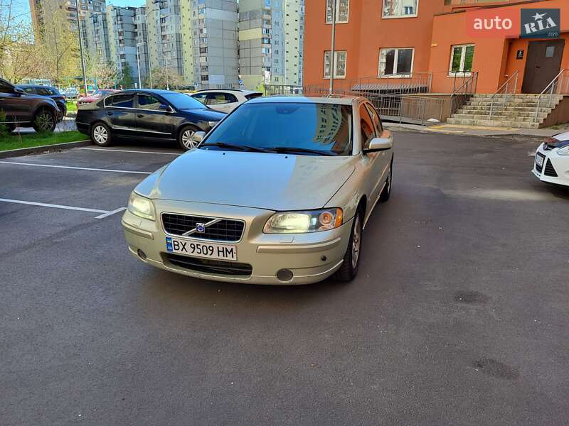 2004 volvo s60