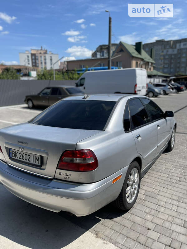 2003 volvo s40
