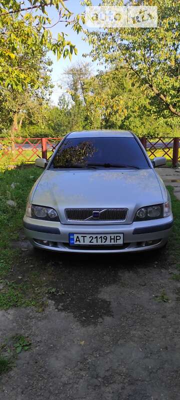 2000 volvo v40
