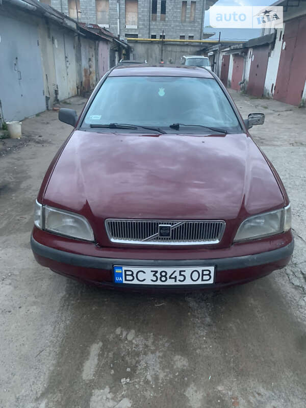 1996 volvo v40
