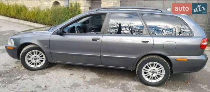 2003 volvo v40