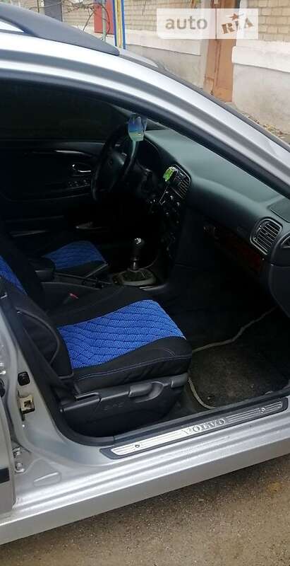 2000 volvo v40