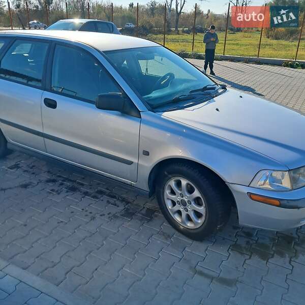 2001 volvo v40