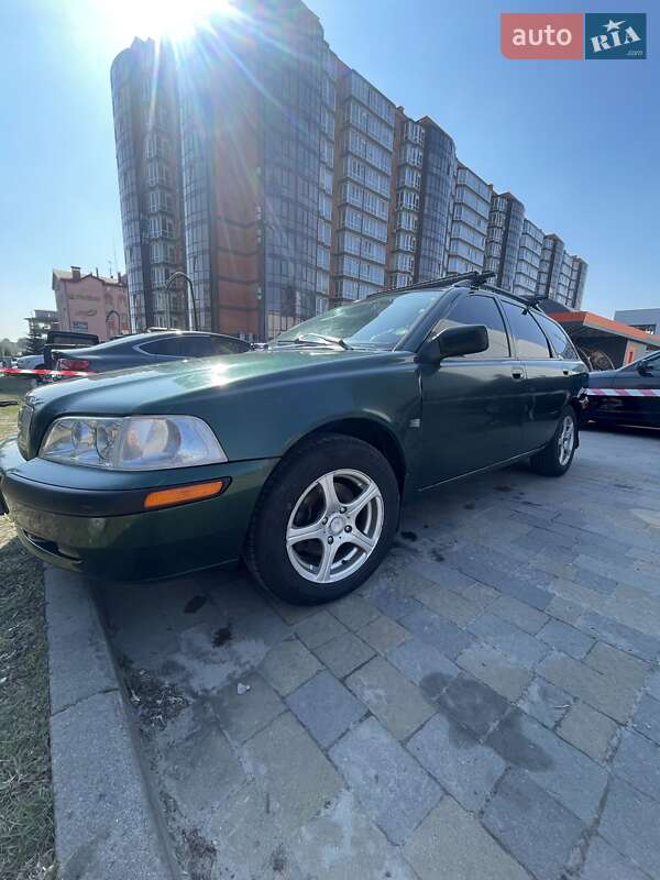 2001 volvo v40