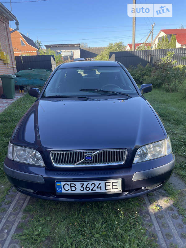 2001 volvo v40