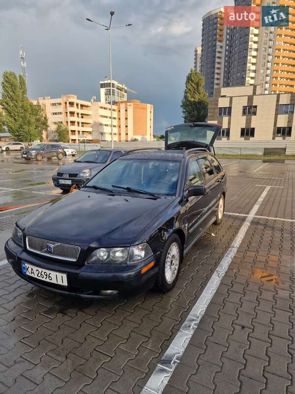2001 volvo v40