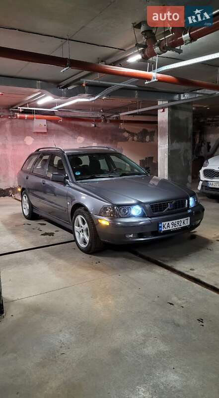 2003 volvo v40
