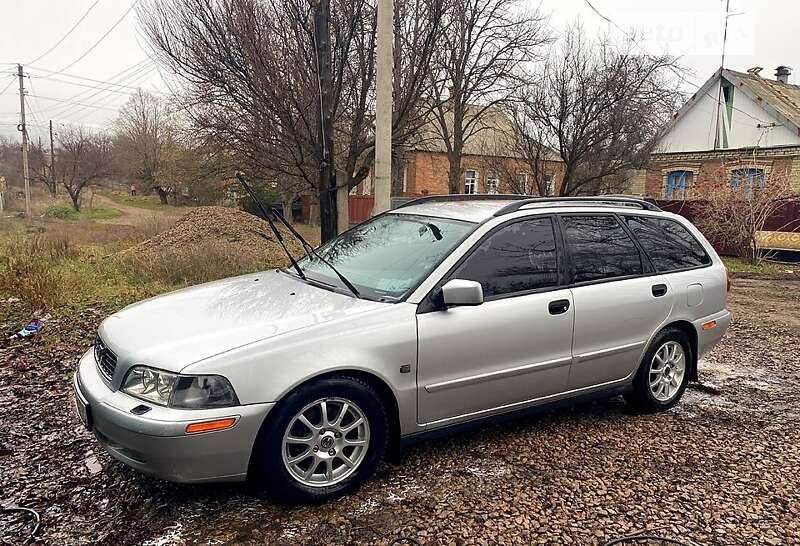 2004 volvo v40