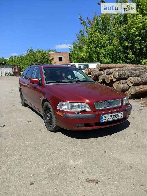 2001 volvo v40
