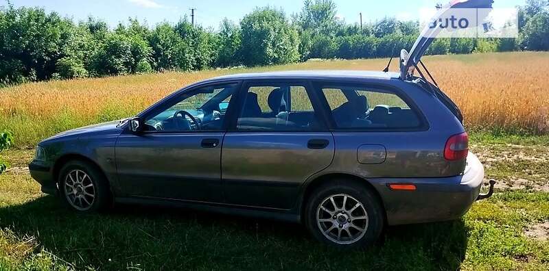 2000 volvo v40