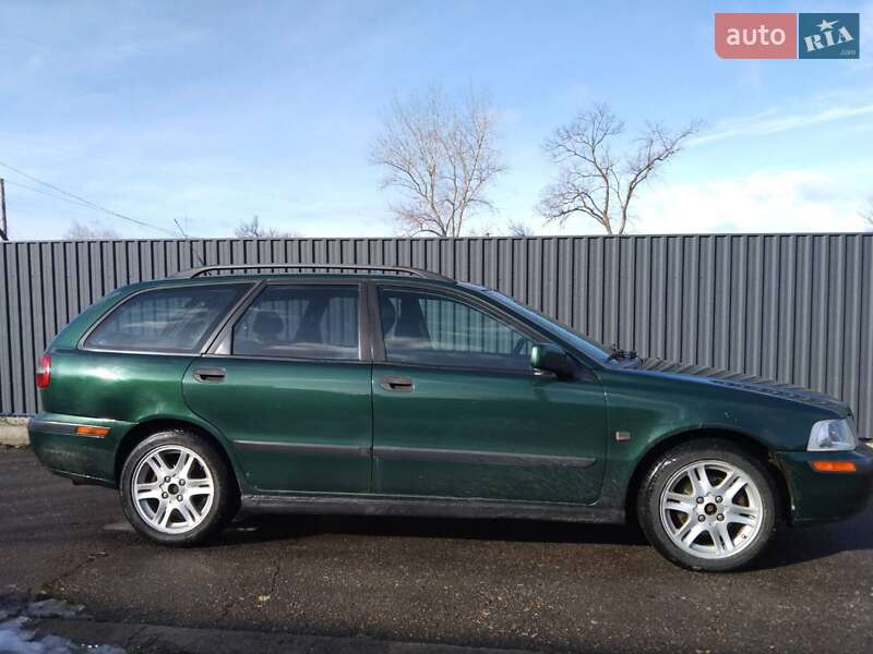 2001 volvo v40