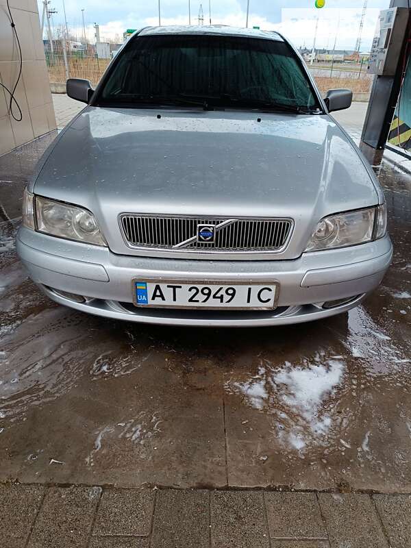 2001 volvo v40