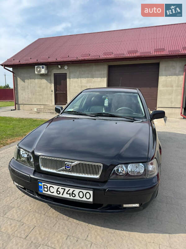 2002 volvo v40