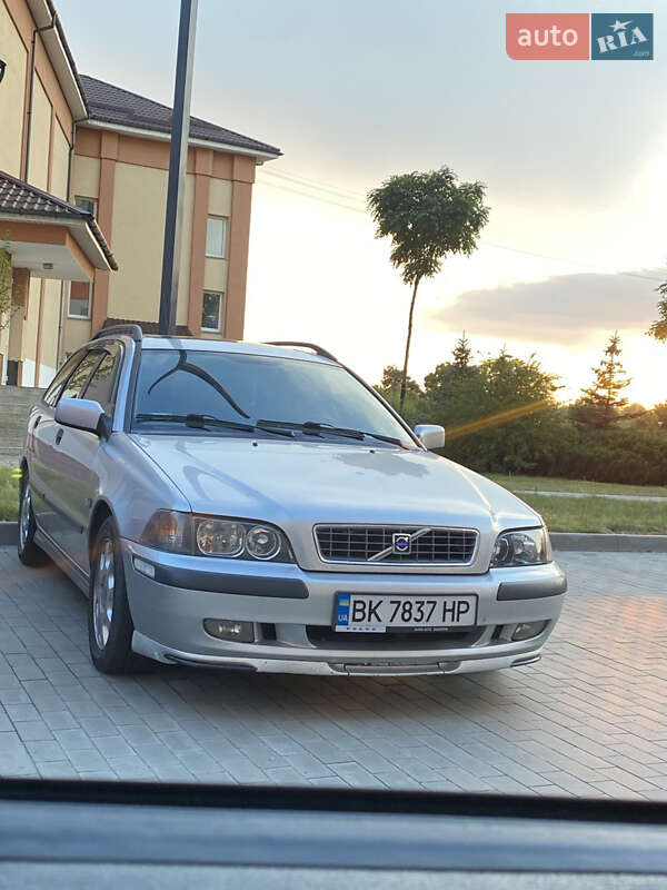 2002 volvo v40