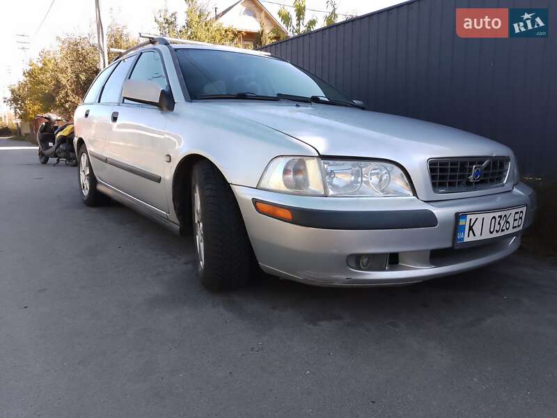 2003 volvo v40