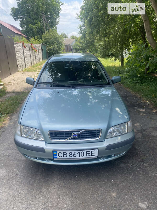 2003 volvo v40