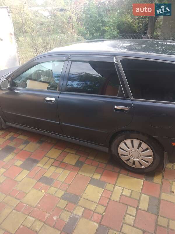 2004 volvo v40