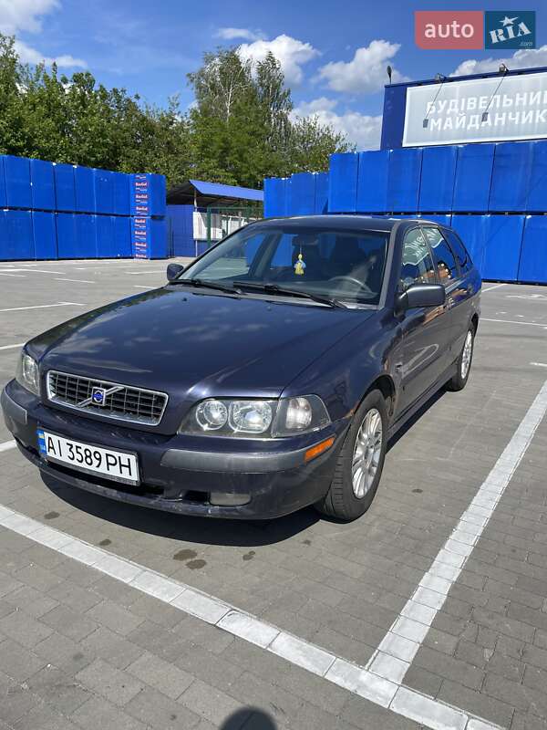 2004 volvo v40