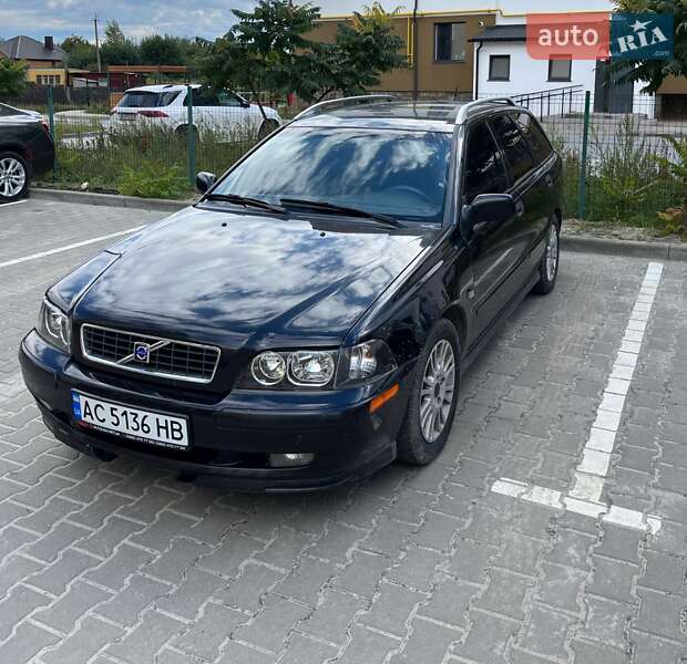 2004 volvo v40