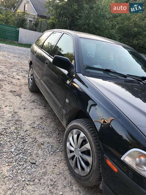 1999 volvo v40