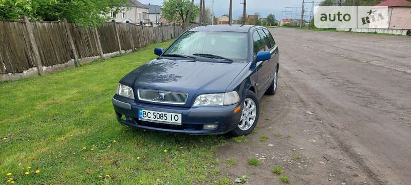 2002 volvo v40