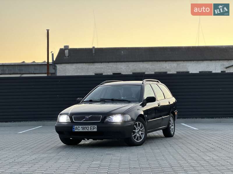 2001 volvo v40