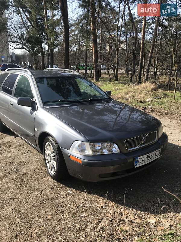 2001 volvo v40
