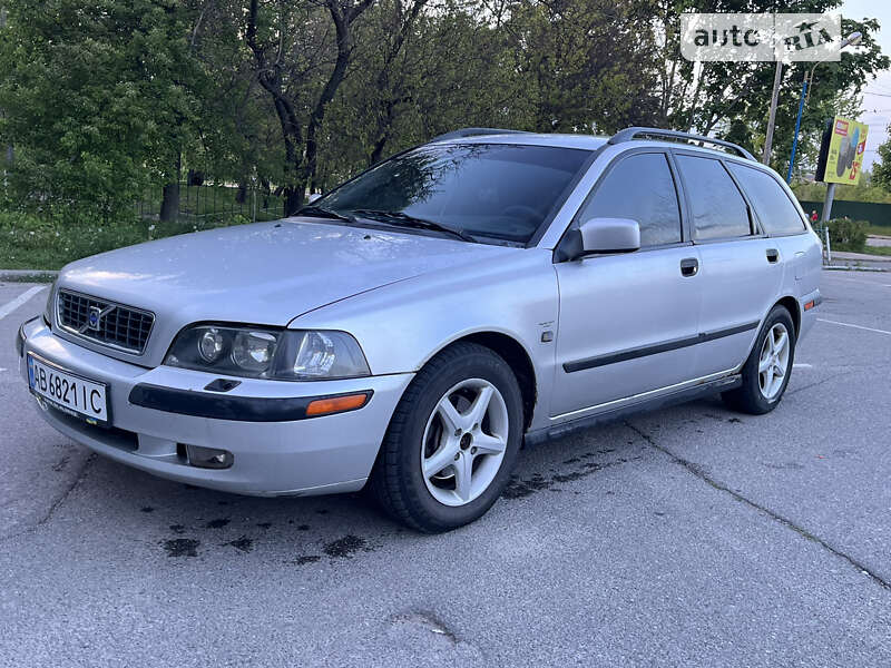 2003 volvo v40