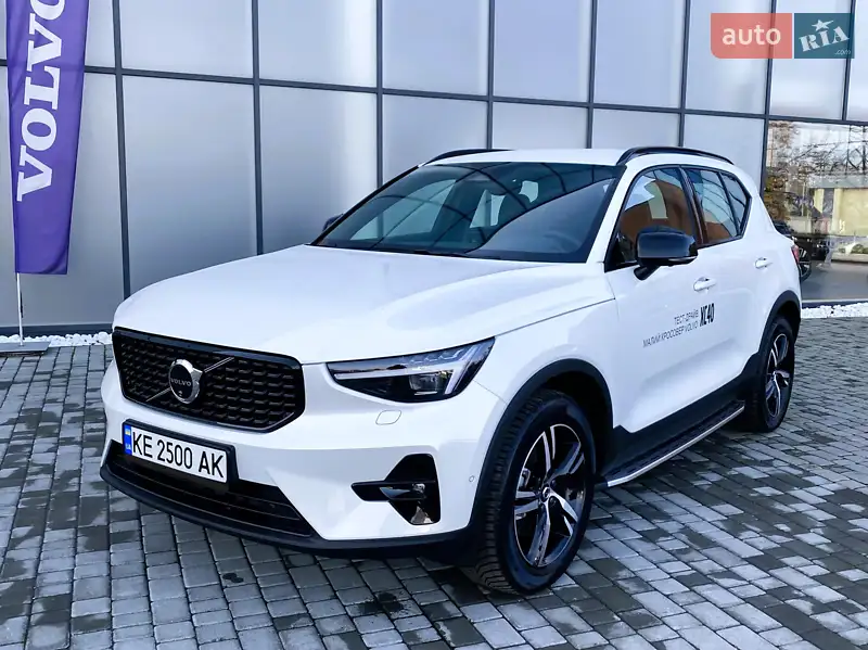 2025 volvo xc40