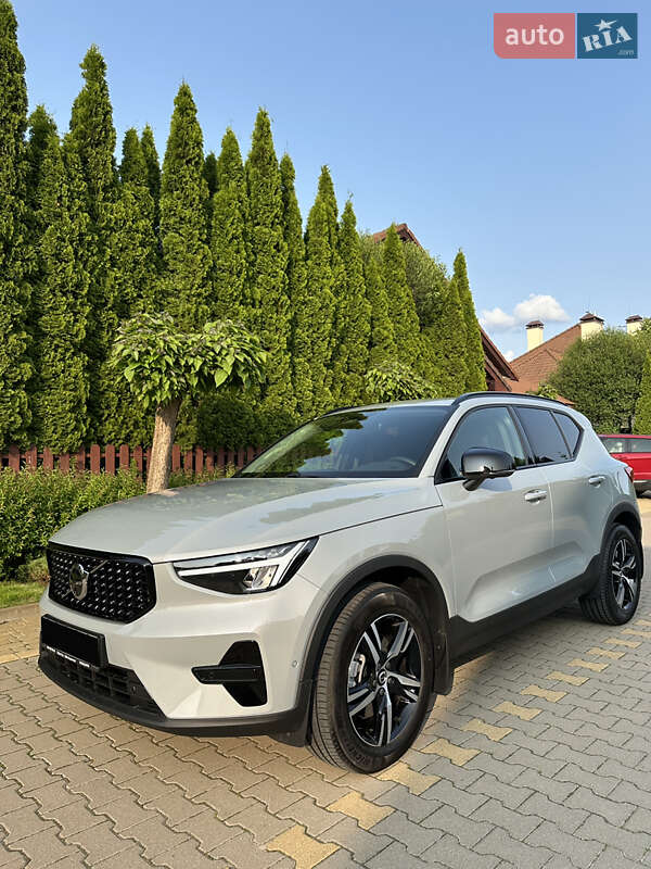 2025 volvo xc40